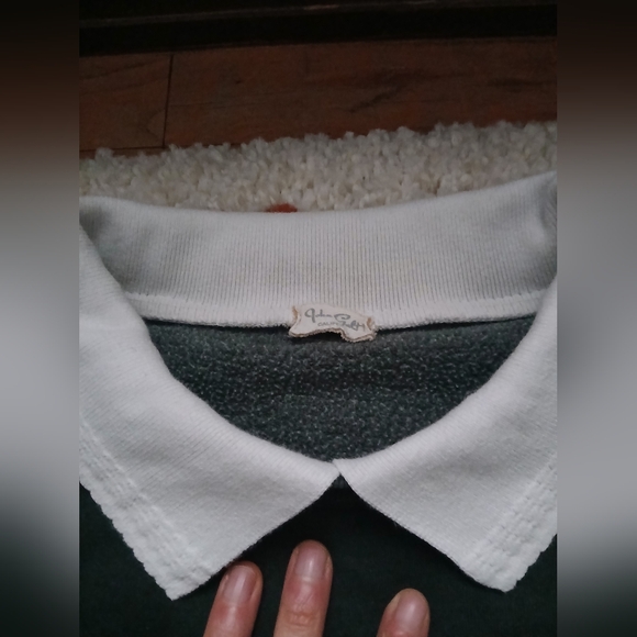 Cute Vintage Inspired Collared Crewneck - Picture 3 of 4